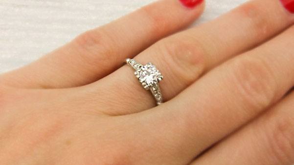 How to make Your Engagement Ring Solitaire Look Larger