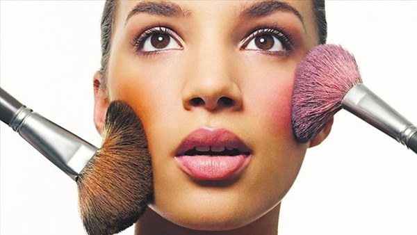 Best Blushes for Oily Skin Available in India