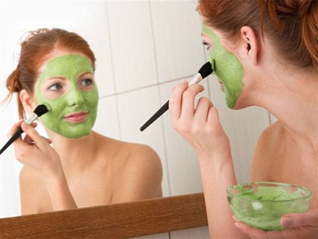 DIY Brightening and tightening face mask