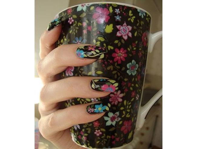 7 Blumen Nail Art Designs für Ihre Inspiration  