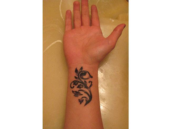 Floral mehndi tattoo