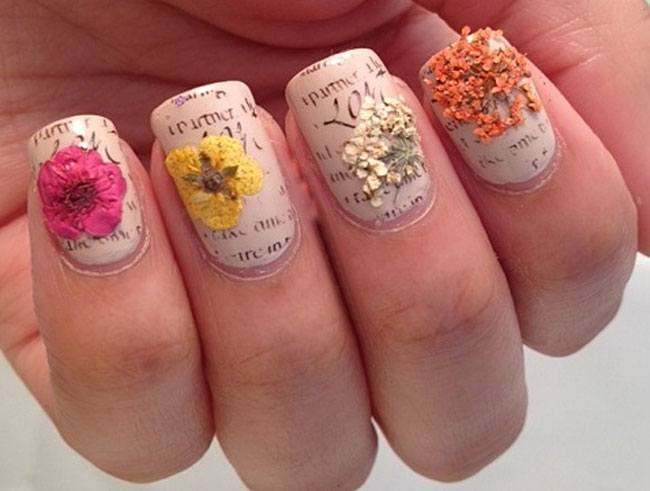 7 Blumen Nail Art Designs für Ihre Inspiration  