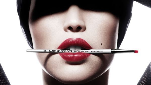 How to Wear Dark Lipstick