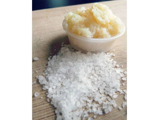 Lemon juice and salt scrub