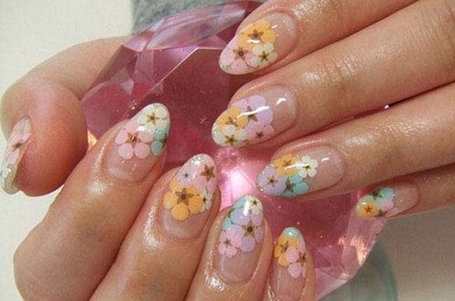 Nail Art Pastel Flowers