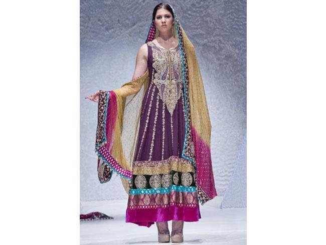 traditional mehndi clothes the bride