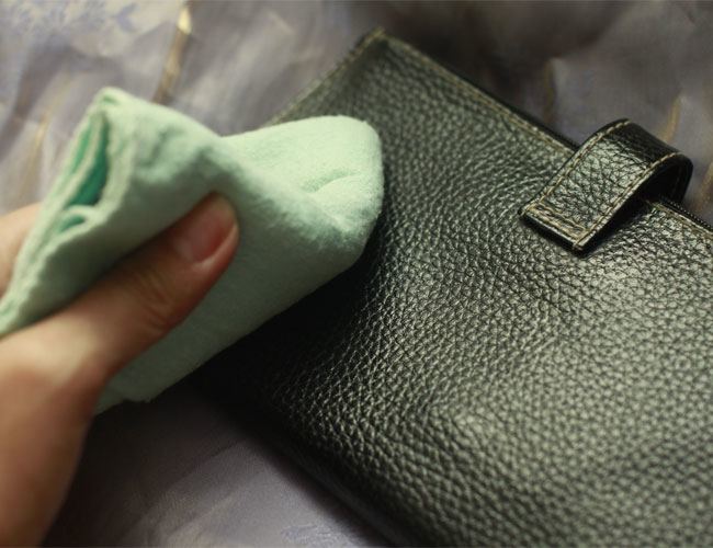 Cleaning of leather accessories