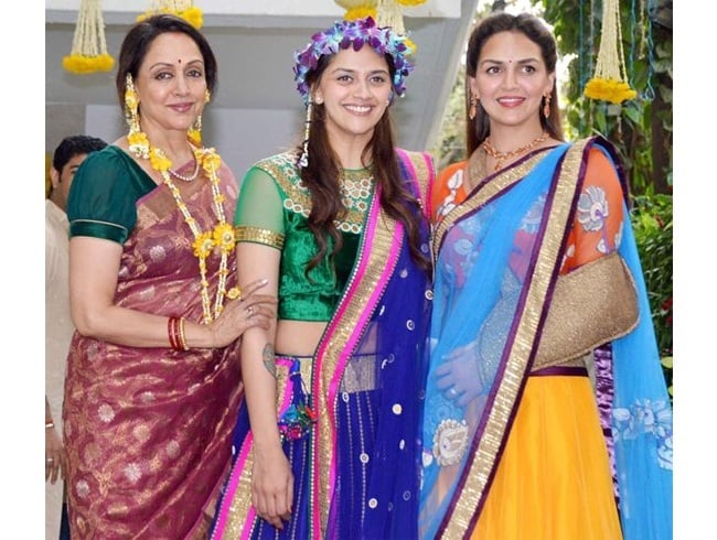 Esha deol in Floral jewellery for mehndi