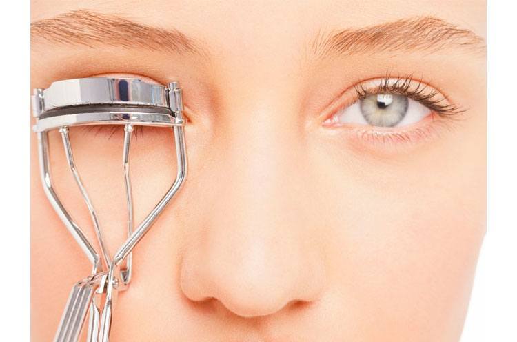 Fight Stress on Your Face Use a Lash Curler