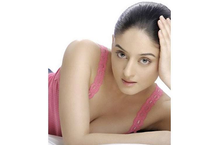 Indian TV Actor Mahi Vij is Hottest Indian TV Actor