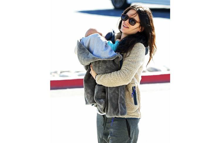 Rachel Bilson with daughter