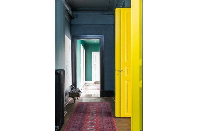 Unusual Colour Combinations of Light Navy and Fluorescent Yellow