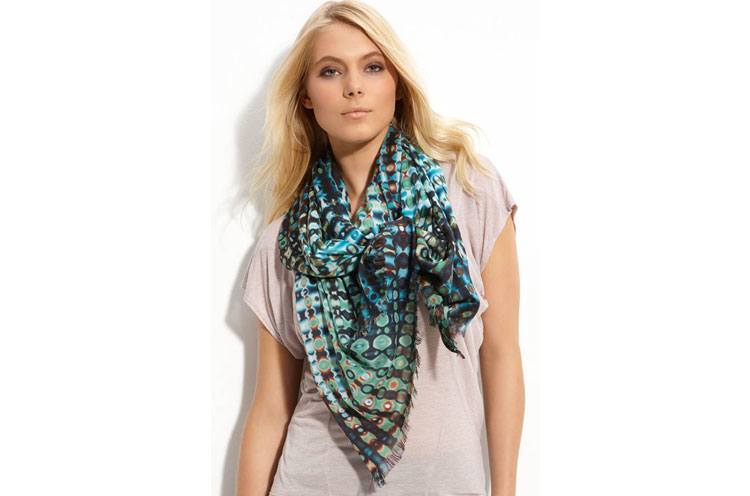 Wear T-Shirts with Scarf