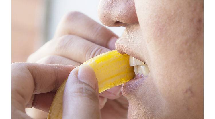 Use Banana peels for Whiten Your Teeth