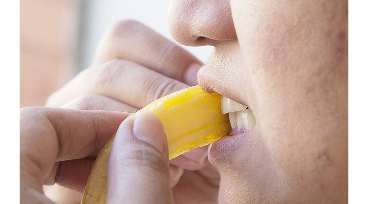 Use Banana peels for Whiten Your Teeth Use Banana peels for Whiten Your Teeth