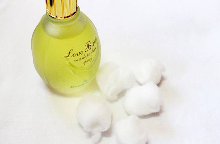 White balls of cotton