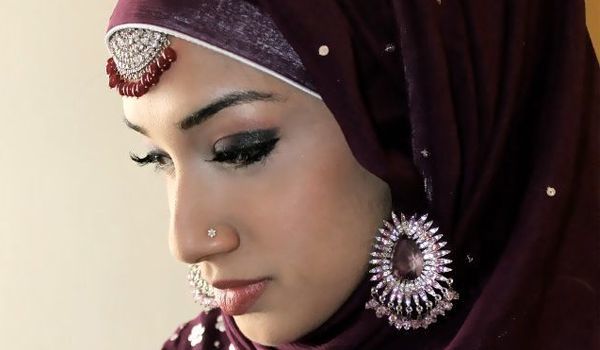 HOW TO WEAR EARRINGS WITH HIJAB