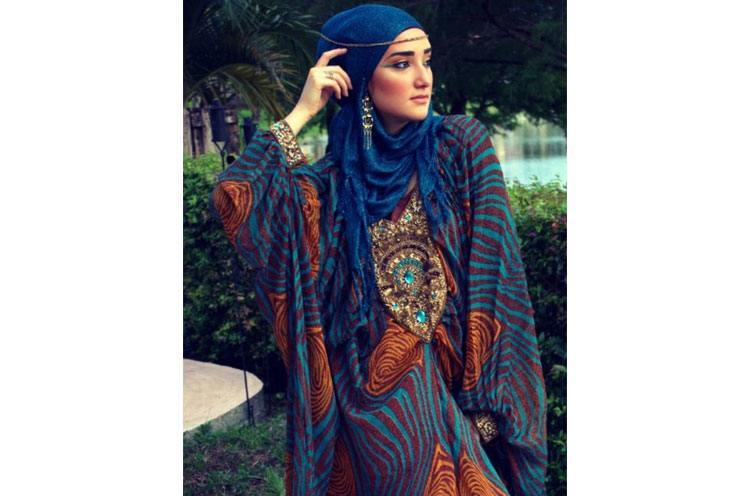 Kaftan with earrings