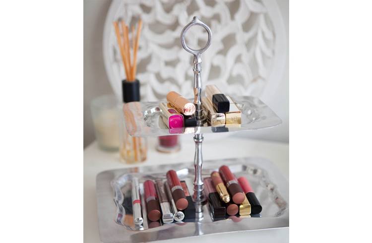 Cupcake tray for makeup storage