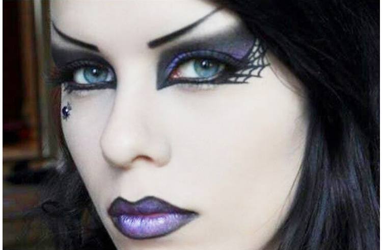 Goth makeup for women 