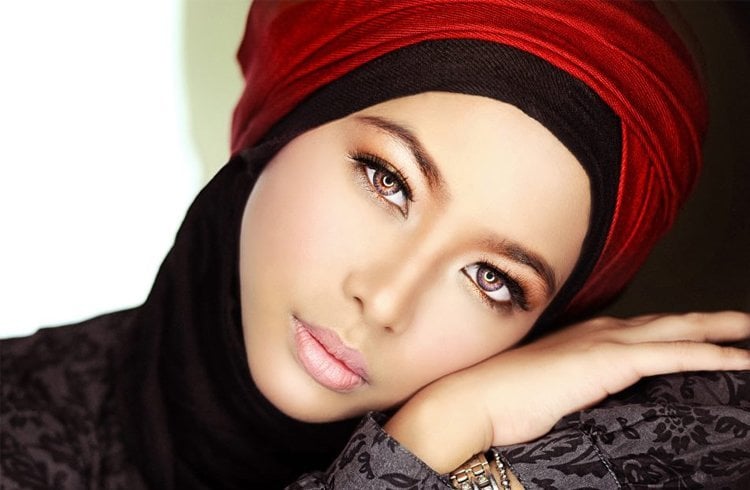 Hijab makeup for women