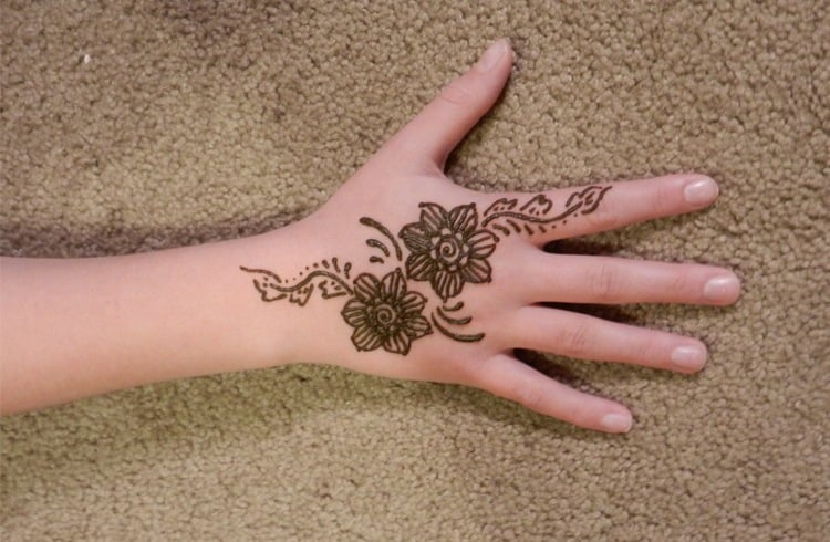 طرح های mehendi روی گل