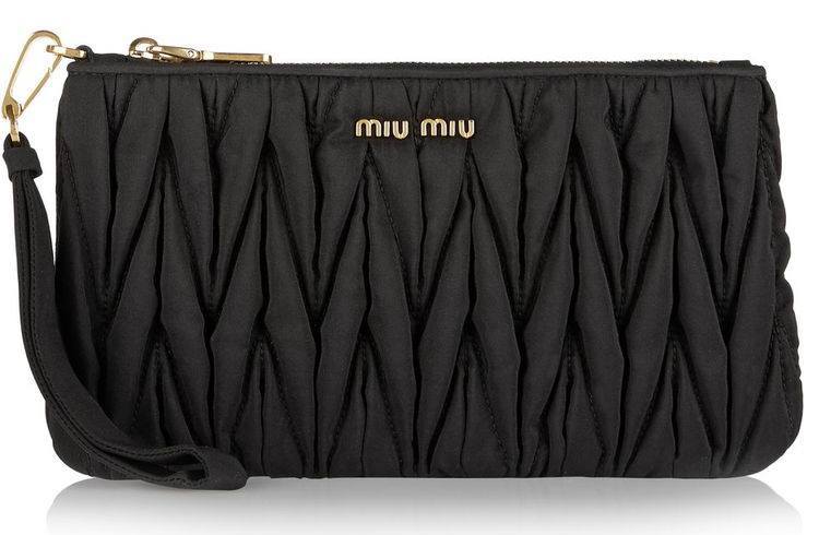 15 Different Ways to Carry Your Clutch Bag