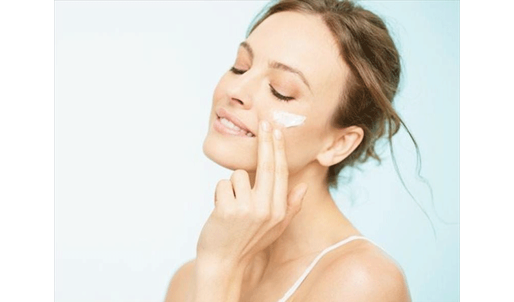 how to deal with oily skin naturally