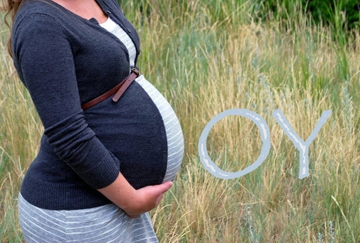 pregnancy announcement photo shoot