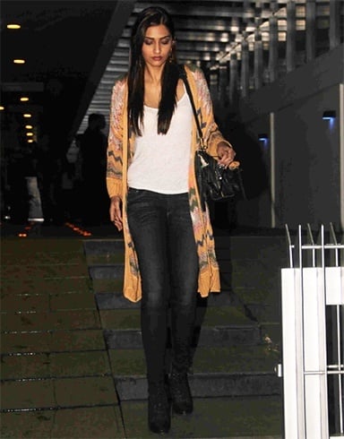 Sonam Kapoor in dark skinny fit jeans