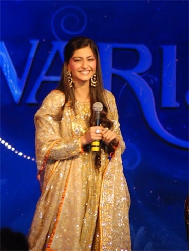 Sonam Kapoor in Anuradha Vakil anarkali