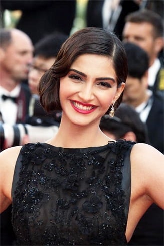 Sonam Kapoor Red Lipstick