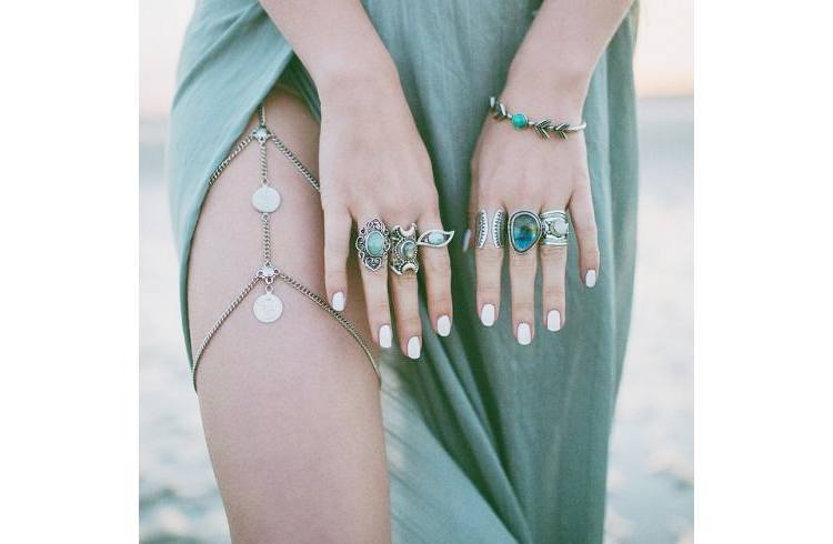 Thigh chains for beach wedding