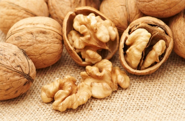 Walnuts for curly hair