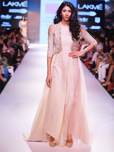 Source: facebook.com/LakmeFashionWk