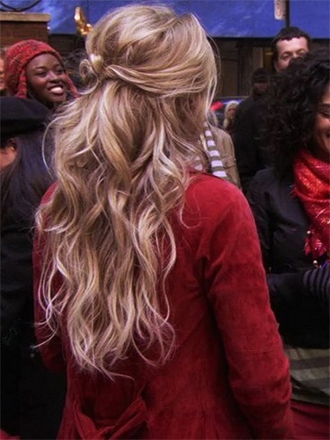 Blake Lively Messy Waves With Bow