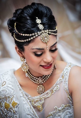 60+ Traditionelle indische Brautfrisuren für Ihre Hochzeit  