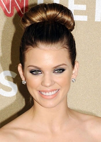 High Bun hairstyles for date