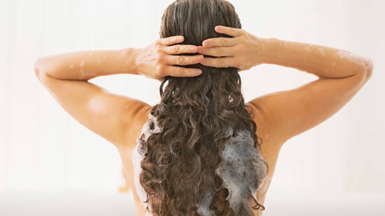 how to avoid frizzy hair