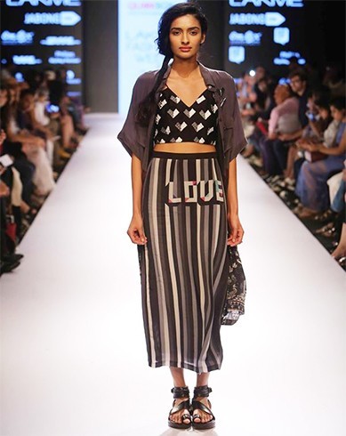 Source: facebook.com/LakmeFashionWk