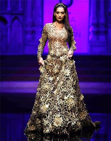 Sonam Kapoor walks for Abu Jaani and Sandeep Khosla