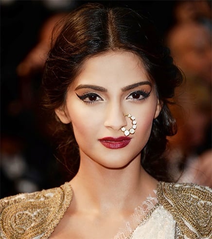 Sonam Kapoor dark lipstick