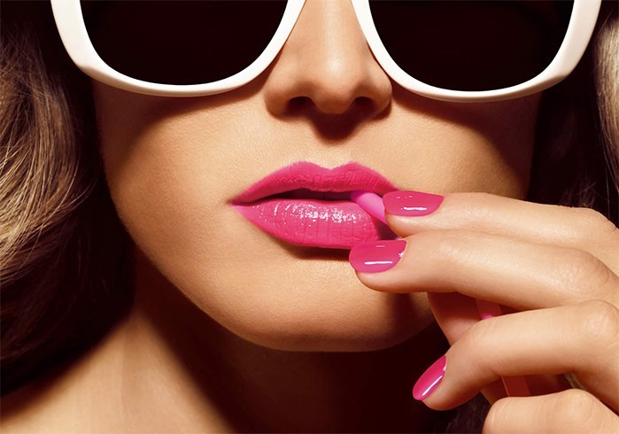 Sunglasses and Pink Lipstick Idea