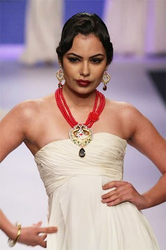 Surya Golds with Swarovski Gemstones IIJW 2015 day 2