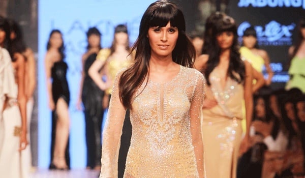 Ujjwala Raut for Monisha Jaising at LFW 2015