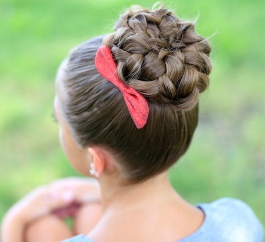 Probieren Sie diese einfachen Frisuren für glattes Haar  