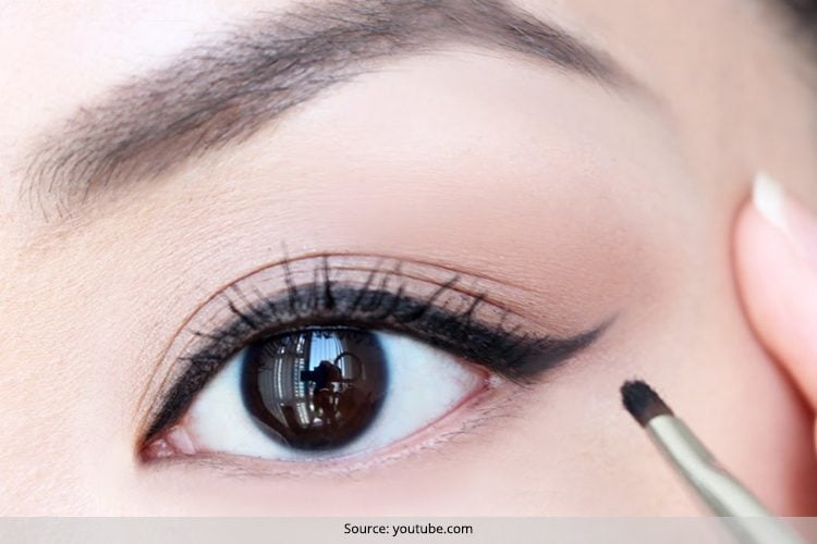 How To Apply Eyeliner