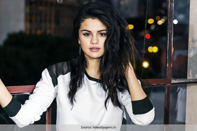 Selena Gomez Effortlessly Pulled Off One of the Hardest Hairstyles to  Master | Selena gomez hair, Hairstyle, Messy hairstyles