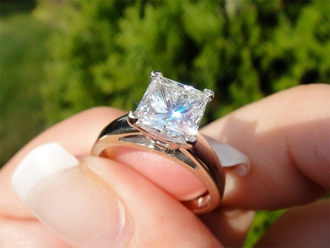 Square shaped diamond ring
