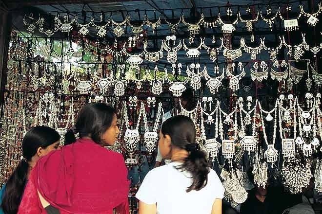 5 Antiquitätengeschäfte in Delhi, die die besten Silberschmuck Stile haben  